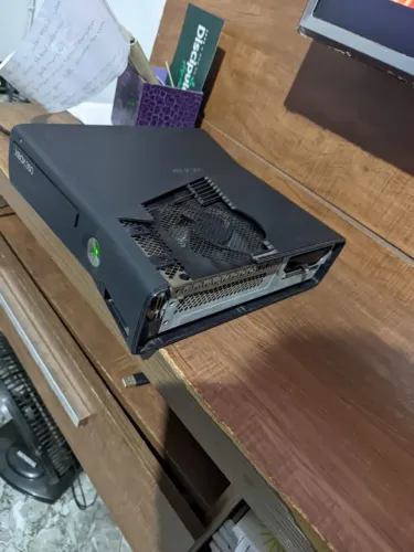 Xbox 360 Slim + HD 250GB com 100 Jogos Instalados (Console HD e Fonte)