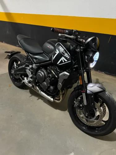 Triumph Trident 660 - 2023/2023 - Apenas 9.000 km - Impecável