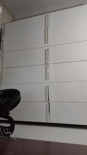 Guarda Roupa de casal 6 portas e 2 gavetas.