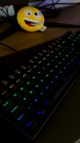 Teclado mecânico Redragon Kumara RGB switch azul abnt2
