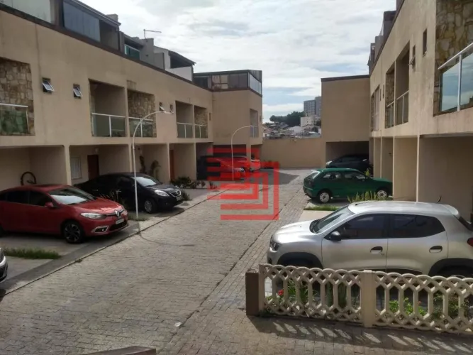 Casa em Condomínio Fechado à Venda na Vila Ema 2 Suítes e 2 Vagas!