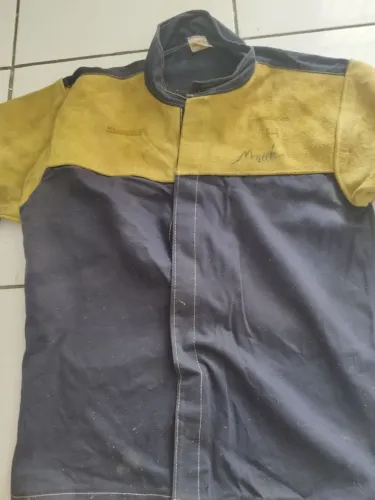 Lindo blusão de brinho com couro