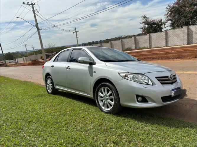 Toyota Corolla Altis 2.0 Flex 16V Aut. 2011
