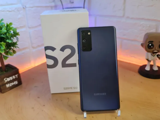 Samsung Galaxy S20 Fe - Acessórios Lacrados na caixa