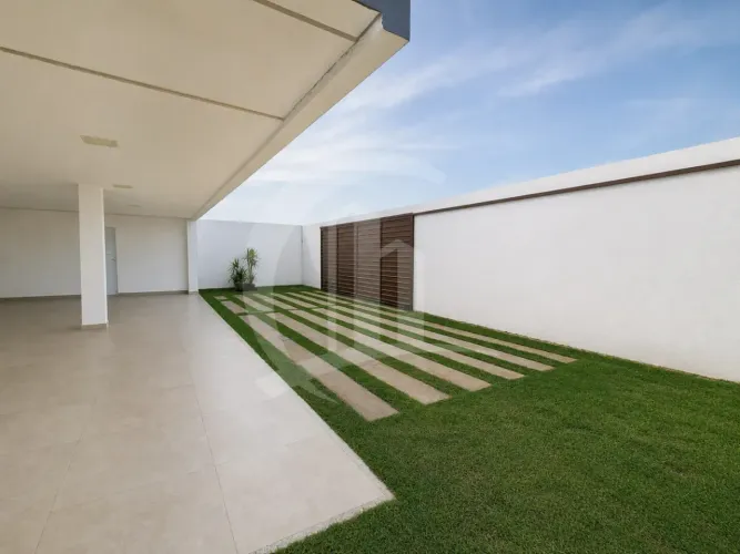 Casa Duplex para Locação | 6 Suítes | 742 m² Construídos | Próxima ao Portal do Sol