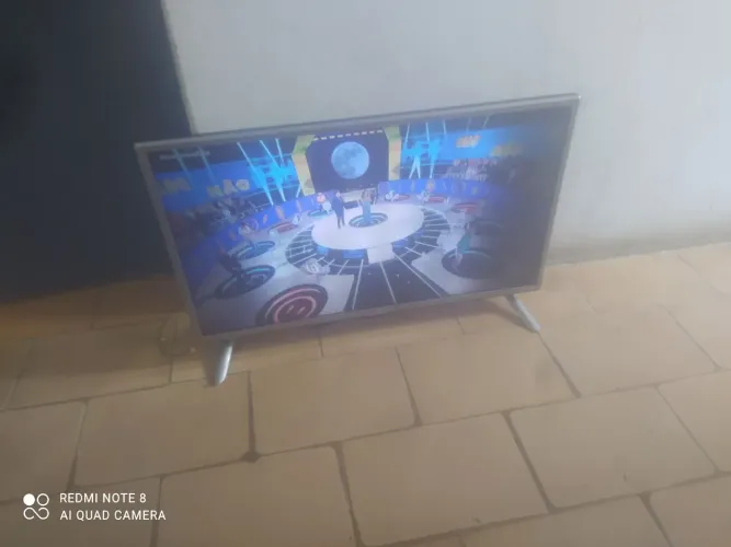 Vendo essa tv LG 32 polegadas fusionado perfeitamente sem nenhum problema não e esmart