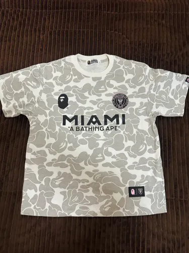 Camiseta BAPE x Inter Miami - Edição Exclusiva