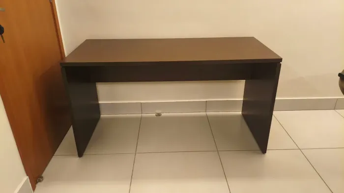 Mesa para escritório em perfeito estado de conservação