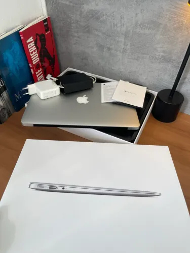MACBOOK AIR 
