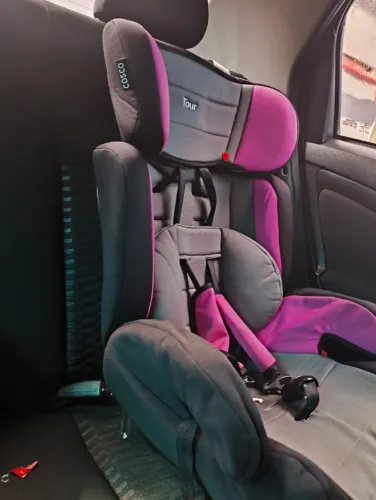 Cadeirinha para criança, Cosco Tour, modelo IMP01377 na cor cinza e rosa.