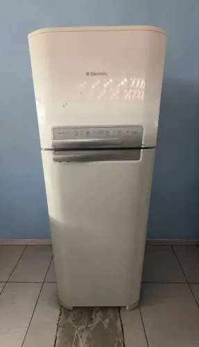 Geladeira Frost Free Electrolux 320L