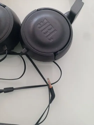 Fone de ouvido JBL com cabo P2 bem conservado