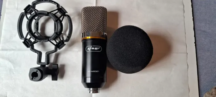Kit Estúdio de Áudio - Microfone Knup + Interface Behringer UMC22