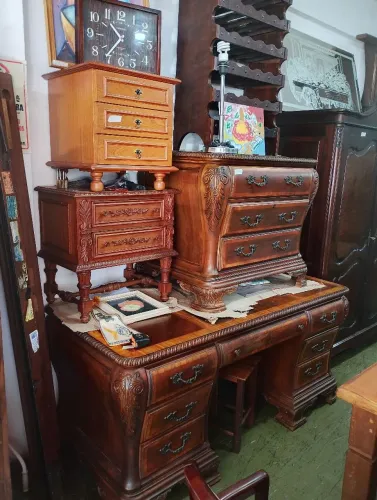 Venda e compra de móveis.