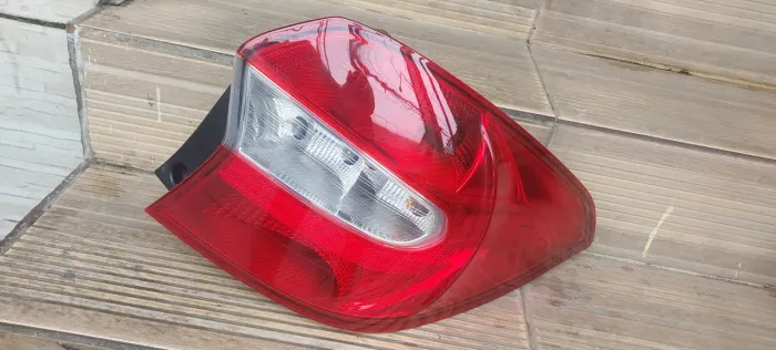 Lanterna Ford Ka sedã original 2015/18 lado direito.