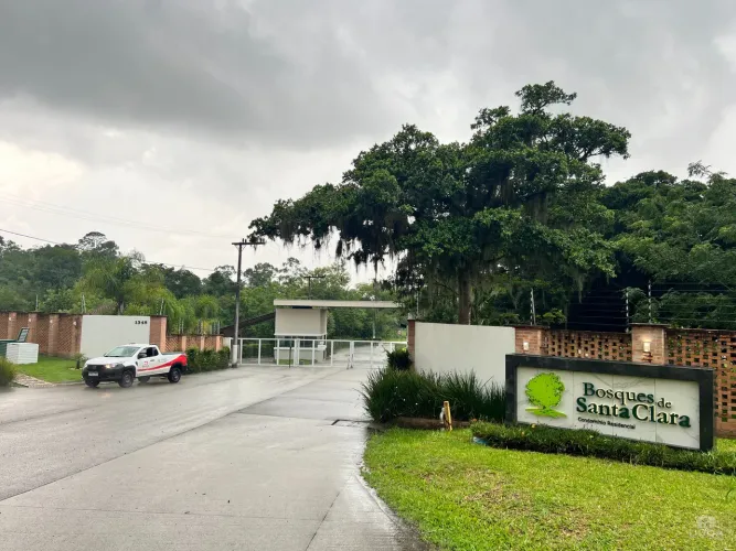TERRENO NO CONDOMÍNIO BOSQUES DE SANTA CLARA!