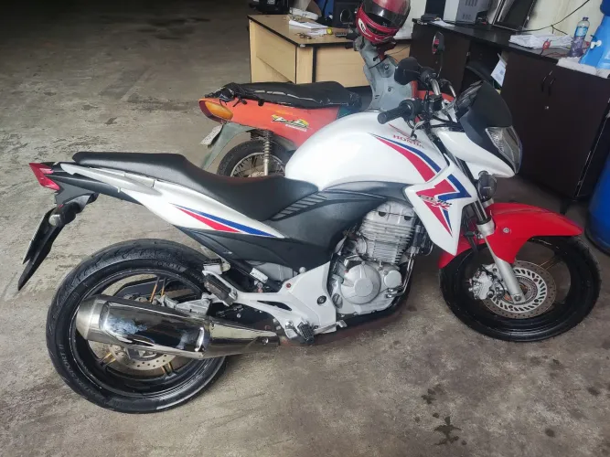 CB 300R branca Flex