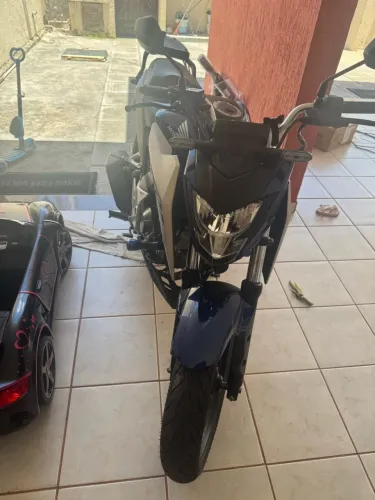 Cb Twister 250cc com apenas 4.500km Sem detalhes