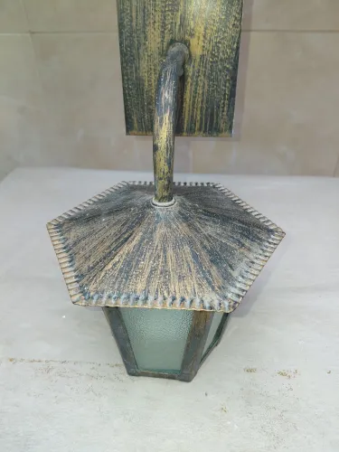 Luminária, arandela em metal e 5 vidros antílope,  35x26cm.