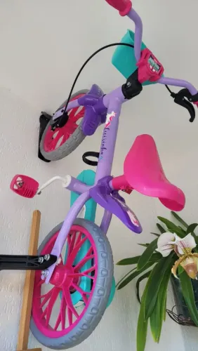 Bicicleta infantil - Marca Caloi - Ceci aro 12<br><br>NOVÍSSIMA!!!!! <br><br>R$ 200,00