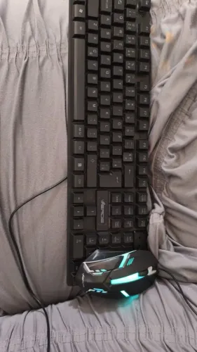 Teclado semi mecânico pouco usado