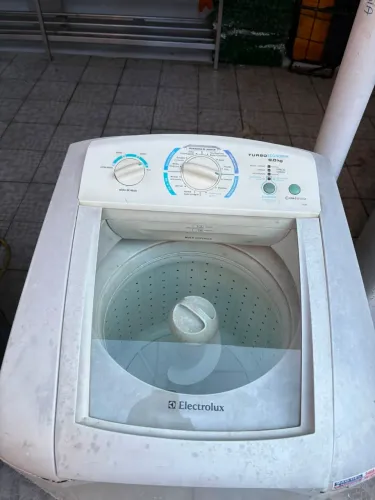 Máquina de Lavar Roupas Turbo Electrolux 9Kg