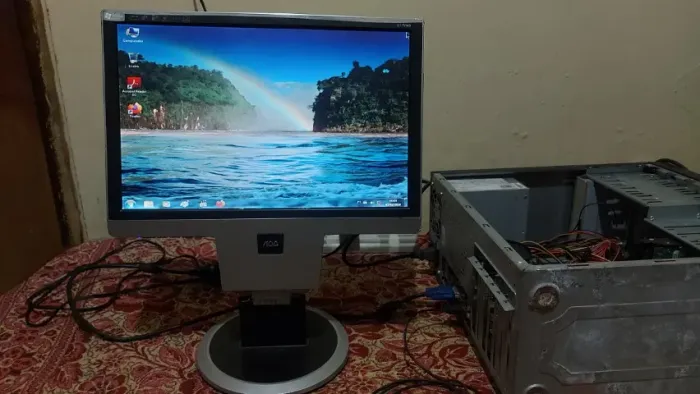 Monitor ultrafino AOC 511Vwb completão, mas com detalhe