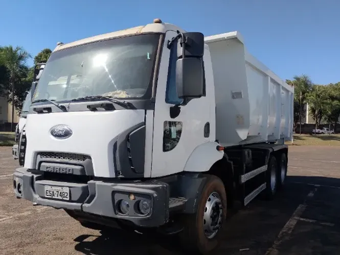 CARGO 3133 BASCULANTE TRAÇADO 6X4