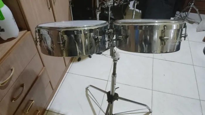 Timbales Jennifer com suporte!!