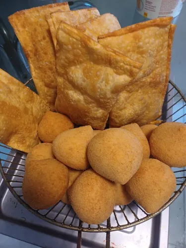 Coxinha e pastel frito