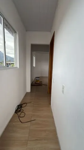 Aluga-se para casal ou uma pessoa só sem cachorro é sem gato 
