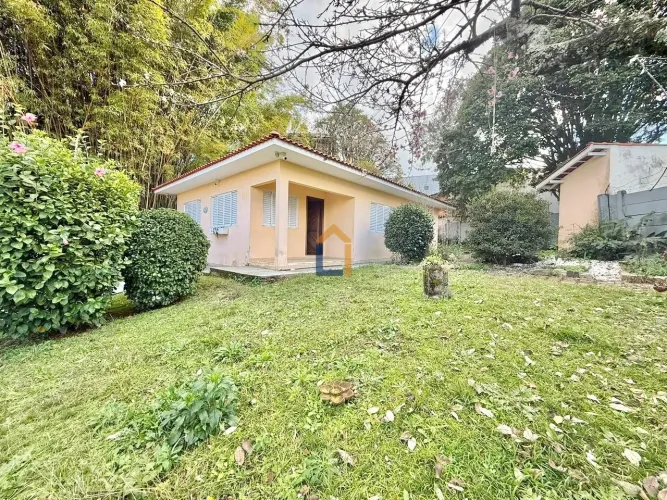 Casa comercial a venda no bairro São Francisco.