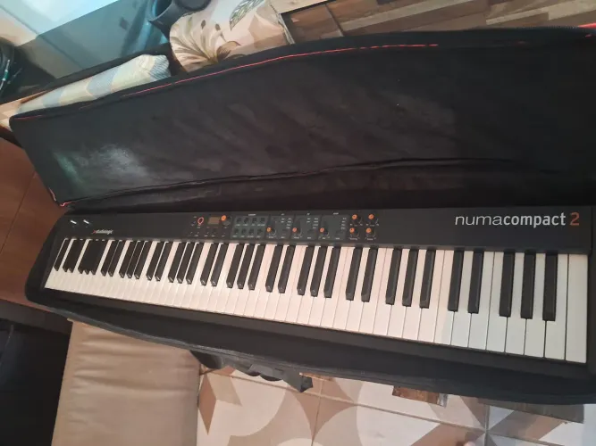 Studiologic Compact 2 piano