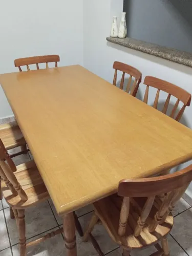 Mesa de madeira c/6 cadeiras