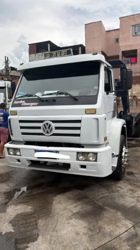 Caminhão plataforma pesado 10m