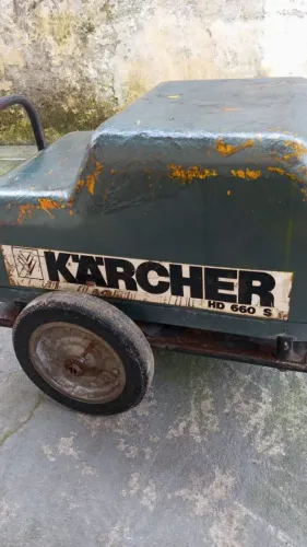 Lavadora de alta pressão profissional - modelo Kärcher HD 660 S.