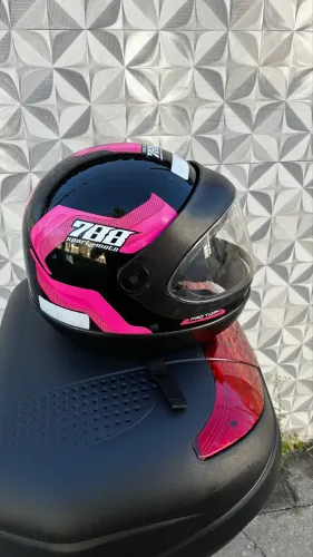 Capacete feminino