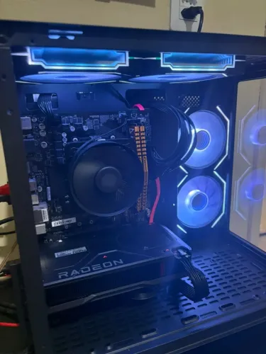 PC GAMER (RYZEN 5600 + RX 7600)