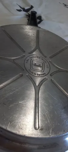 Frigideira de inox 28 cm pesada