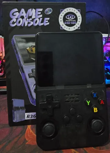 Video game portátil R36S retrô com 15mil jogos