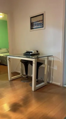 Mesa com tampo de vidro