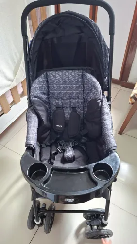 Vende-se carrinho de bebê + bebê conforto