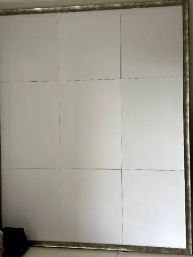 Quadro mural com moldura em dourado