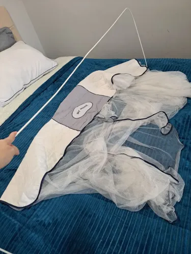 Mosquiteiro e ferro para berço 