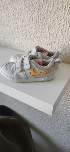 Lote de sapatos infantis