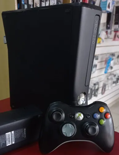 Xbox 360 120GB Desbloq com jogos, controle original, todos os cabos, garantia de loja