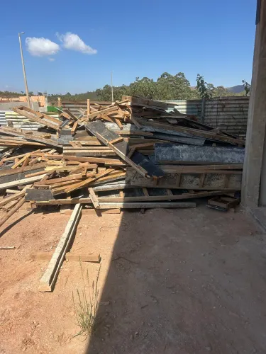 Vendo sucata de obra pontaleite .maderite. Eucalipto.tudo 2.000