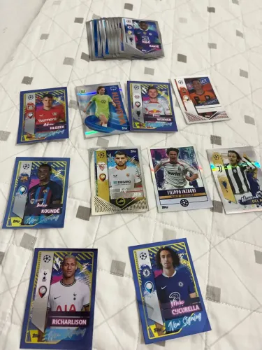 36 figurinhas normais e 10 brilhantes da champions de 22/23