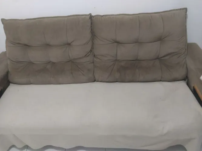 Doando duas cama e sofá usado