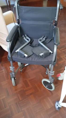 Cadeira de Rodas em Alumínio - Super Leve e Dobrável